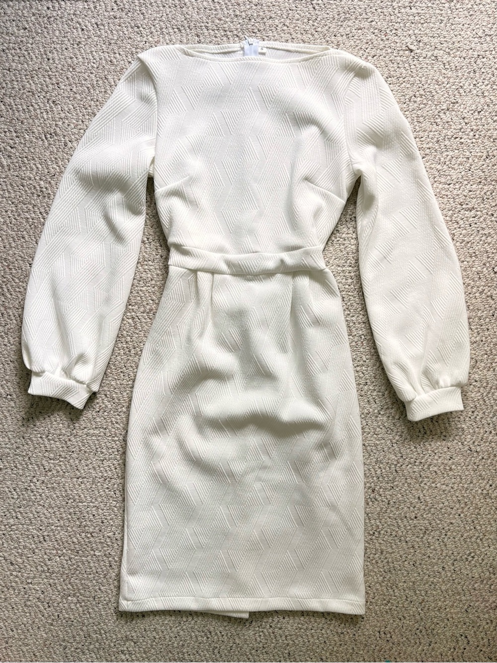 Elegant White Textured Long-Sleeve Dress